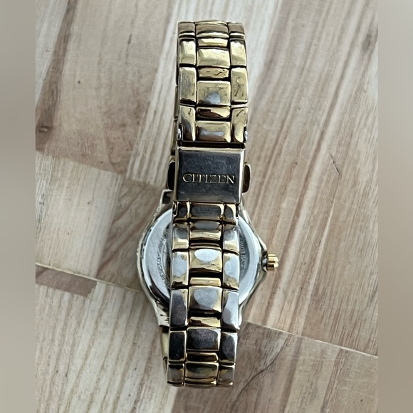 Citizen Eco-Drive Ladies Watch Genuine Diamonds Pearl Dial Gold Tone Bracelet - Picture 13 of 15